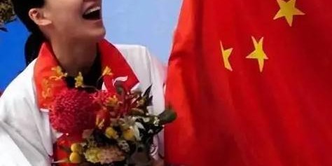 九游体育官网-恩爱24年逃不过现实！48岁伏明霞美若天仙，74岁梁锦松却衰老憔悴|婚姻|岁月|家庭|身体|时光_新浪娱乐_新浪新闻