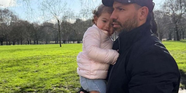 九游体育注册-阿圭罗带娃日常曝光|塞尔吉奥·阿圭罗|足球|阿奎罗_新浪体育_新浪新闻