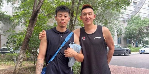 九游体育入口-付豪晒与张镇麟&amp;amp;amp;刘雁宇等合照：人生总有很多分岔路口 祝开心顺利