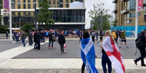 九游体育官网-【现场】苏格兰震惊温布利 英格兰球队和球迷皆败！