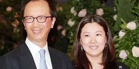 九游体育官网-恩爱24年逃不过现实！48岁伏明霞美若天仙，74岁梁锦松却衰老憔悴|婚姻|岁月|家庭|身体|时光_新浪娱乐_新浪新闻