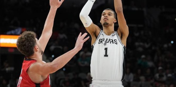 九游体育注册-若得8+3控卫，火箭中锋短板迎刃而解？阿门重回4号位，斯通精明