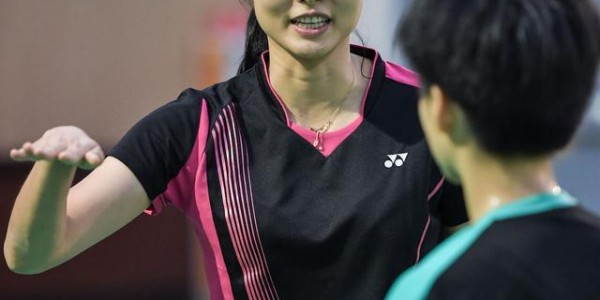 九游体育注册-羽坛女神王仪涵近况：进入大学当老师，嫁给师弟，1米78越来越美