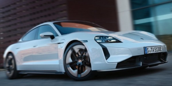 C罗豪掷27万为乔治娜购置保时捷与名表 太阳报揭秘宠妻细节