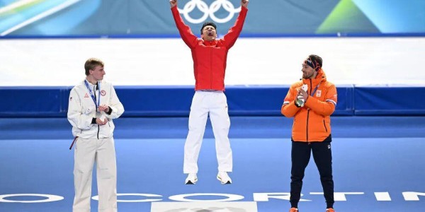 九游体育下载-虎口拔牙！速滑男子1500米宁忠岩破奥运纪录摘金