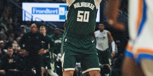 九游体育app-亚历山大40+7+11，字母空砍准三双，残阵雷霆20分大胜雄鹿创历史