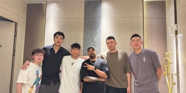 九游体育入口-付豪晒与张镇麟&amp;amp;amp;刘雁宇等合照：人生总有很多分岔路口 祝开心顺利