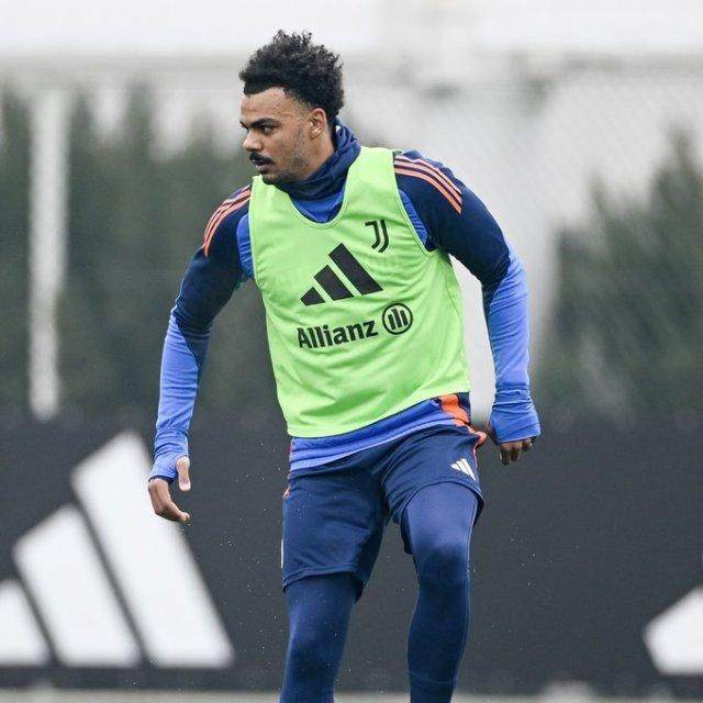 1740096388203090130.jpg weijia.jpg